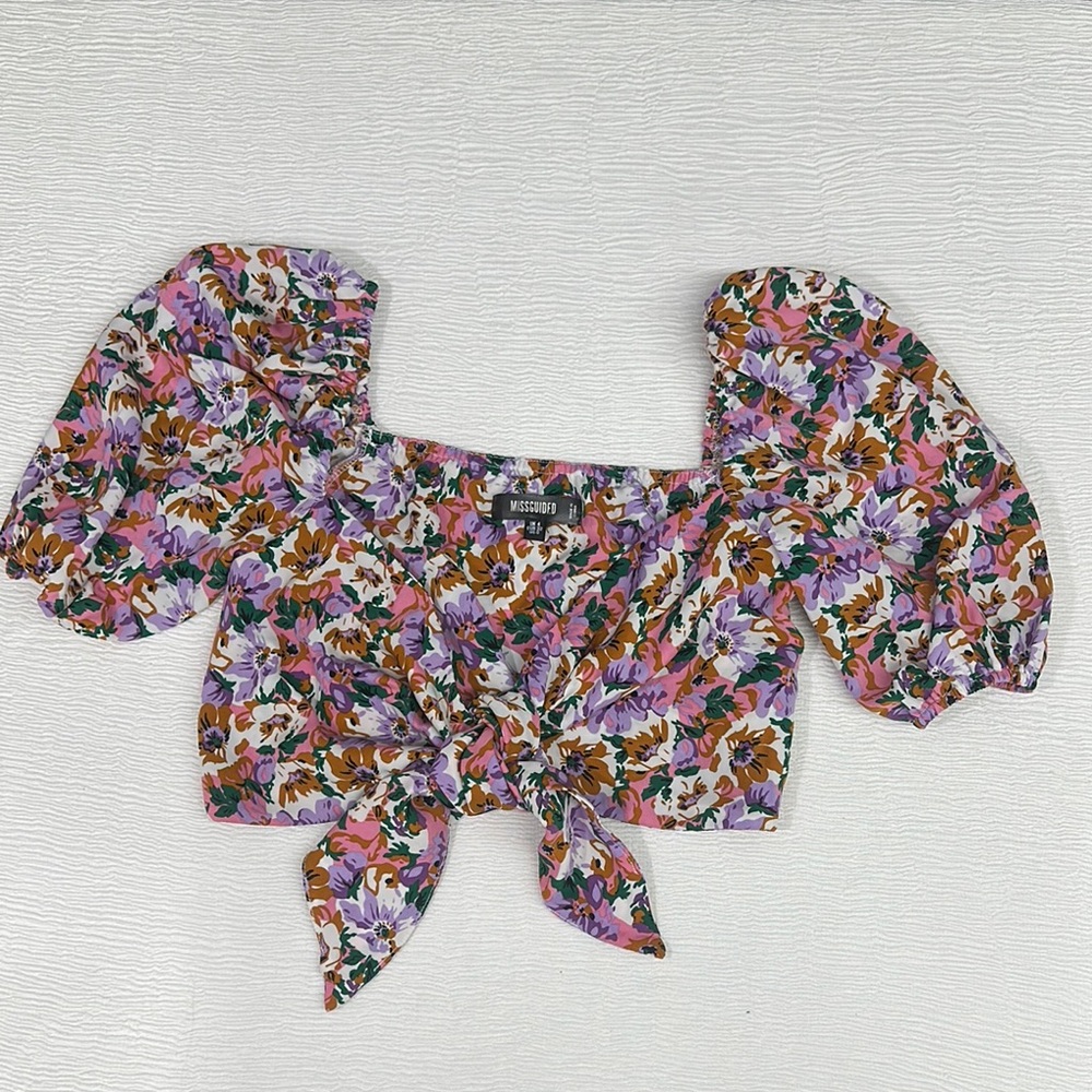 🌺✨Pink and Purple Floral Cottage Style Puff Sleeve Tie Front Cropped Blouse💕 - Picture 2 of 7